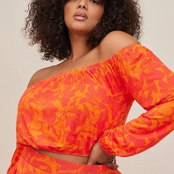 3X • Torrid • Super Soft Off-shoulder Long Sleeve Crop Top - Picture 1 of 5